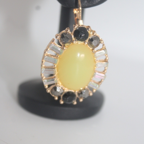 Vintage Yellow Uranium Crystal Baguette Earrings - Picture 11 of 12